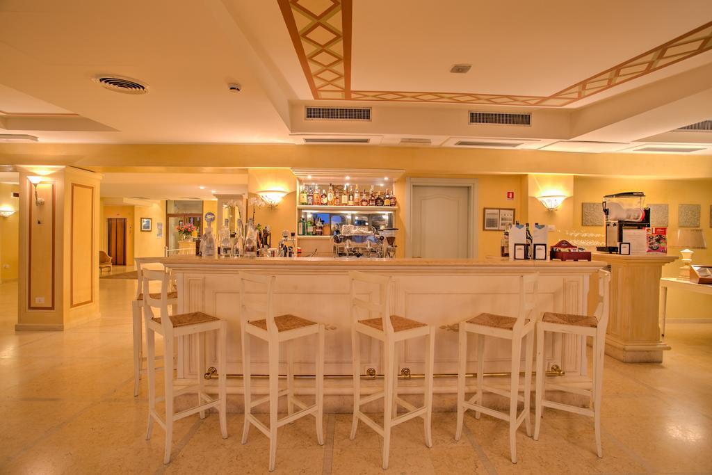 金色海滩 - 舒适及精品公寓式酒店 萨罗 外观 照片